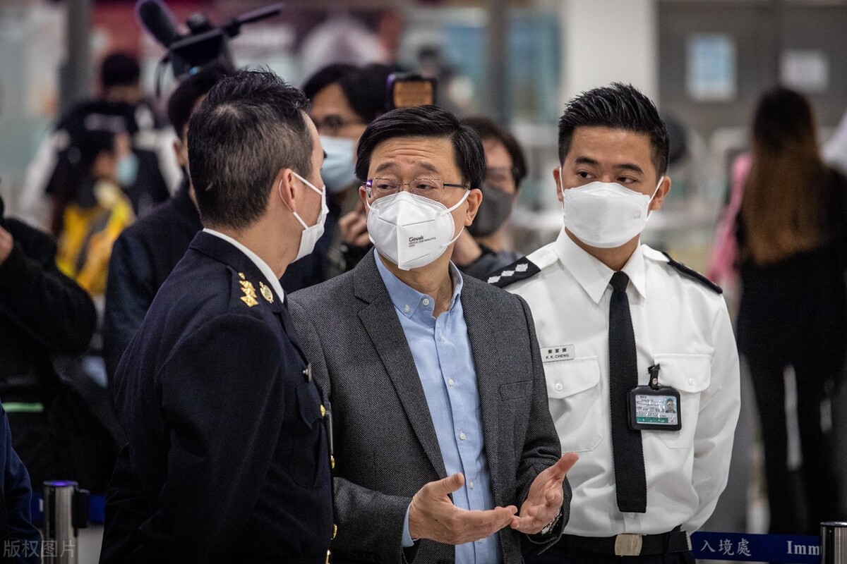 有人打着港人名义*化丑**来港内地人？香港刚迎通关就被“黄丝”抹黑！港媒：手法和内容和风波时如出一辙！