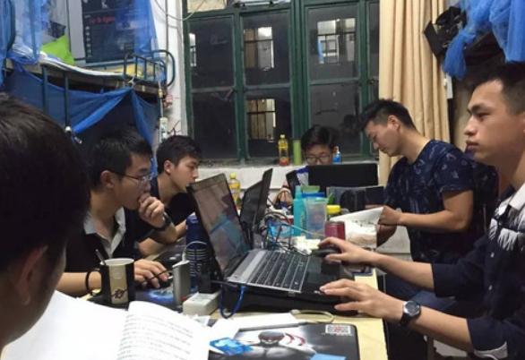 大学舍友半夜打游戏学校管吗,大学生宿舍打游戏影响别人休息