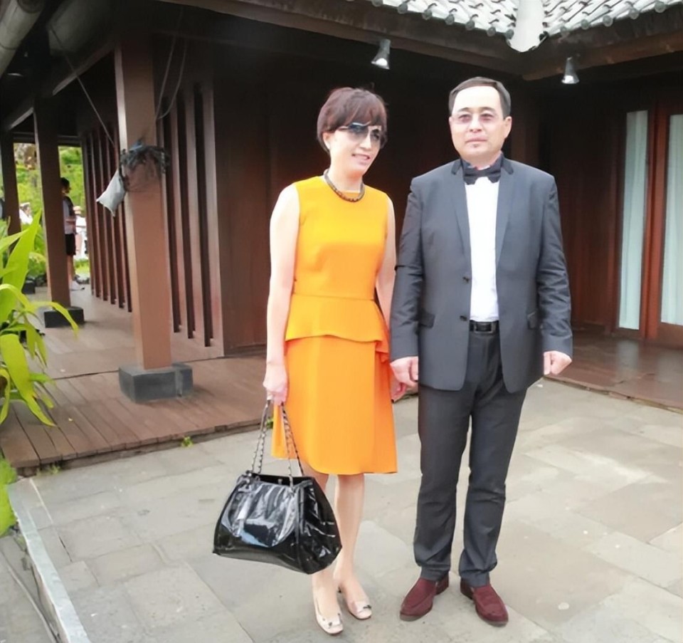 杨幂爸爸妈妈资料照片曝光,杨幂爸妈现状