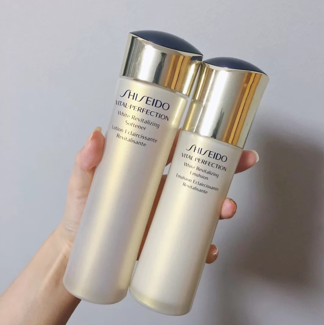 推荐一款保湿水乳40多岁女士用,什么牌子的水乳好用不刺激肌肤