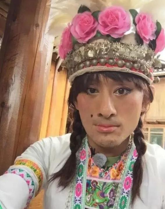 阿宝是如何装疯卖傻的,阿宝装疯卖傻视频