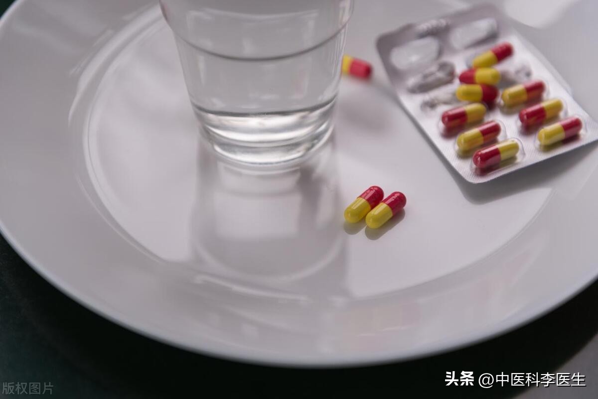 头皮和脸上起疙瘩有脓包怎么回事,头皮上长红疙瘩脓包头皮屑特别多