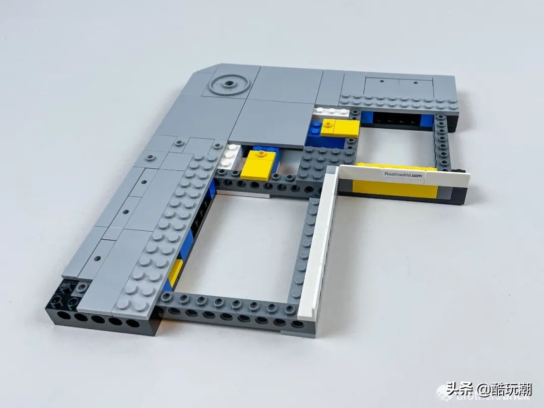 乐高10284诺坎普球场开箱,乐高皇家马德里球场