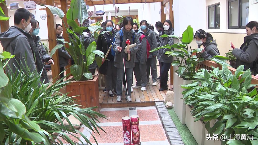 你好,伙伴们!黄浦中小学生迎来新学期→