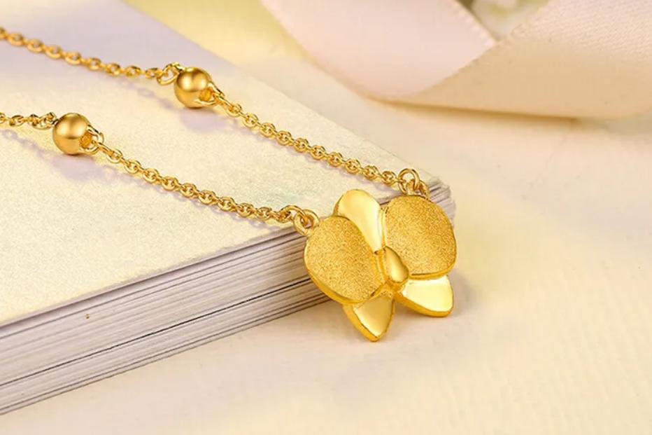 黄金项链戴了几天变黑是不是假的,黄金项链戴久了接口处发黑