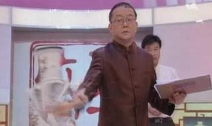 王刚失手砸碎2亿真古董是哪期,天下收藏王刚砸杯子视频