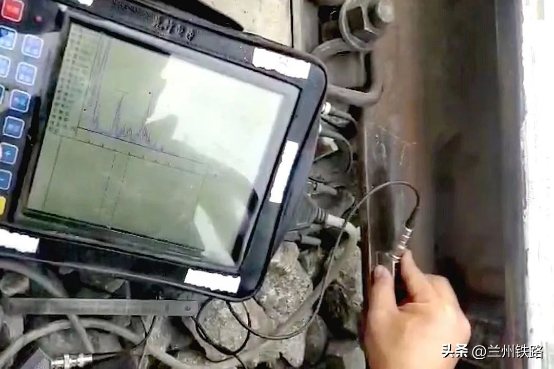 火车车轨怎么焊接,机械焊接铁轨