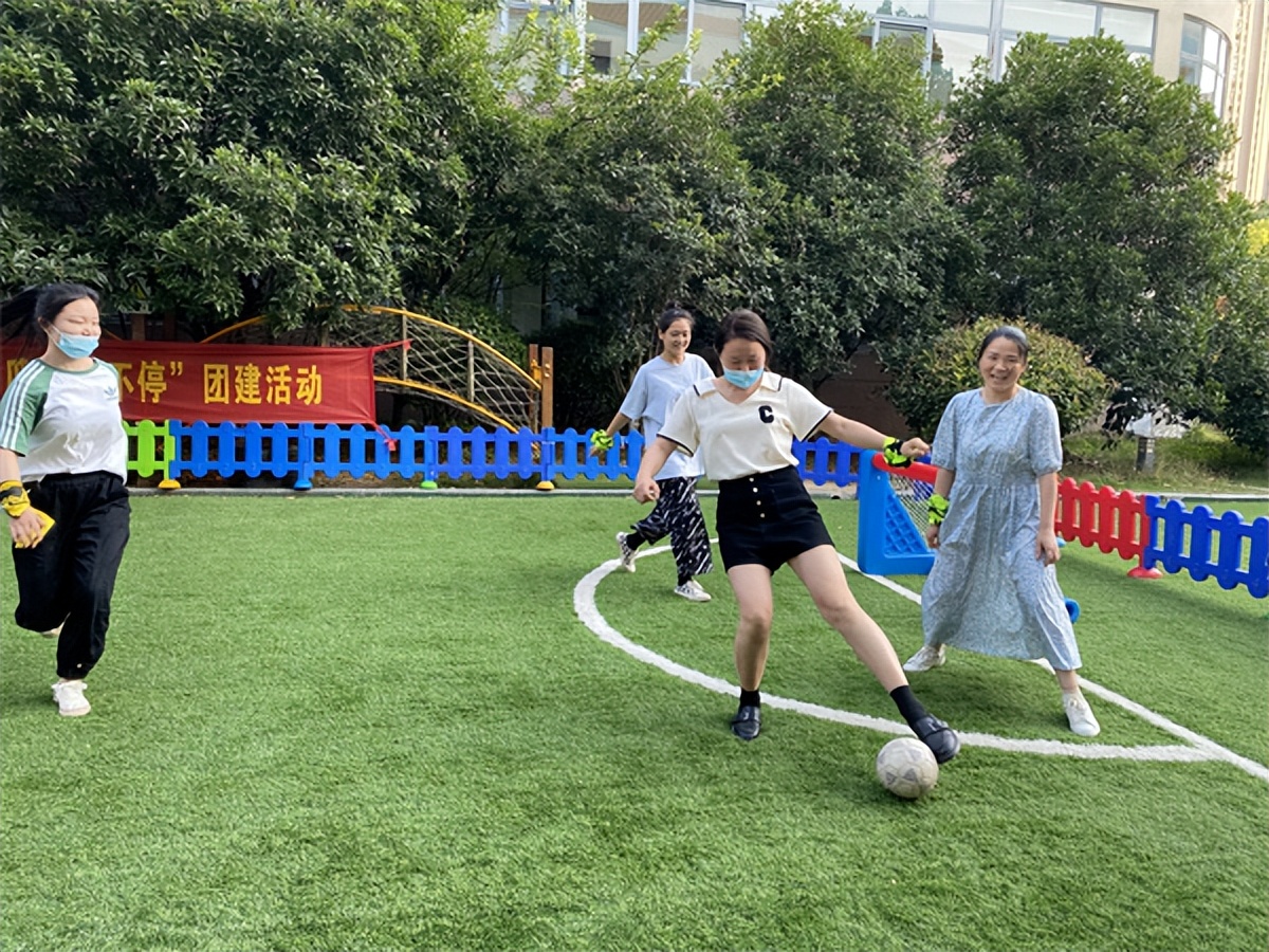 鍚堣偉甯傚惎鏄庢槦骞兼暀闆嗗洟鎬诲洯,骞煎効鍥冻鐞冩椿鍔ㄧ柉鐙傜殑瓒崇悆