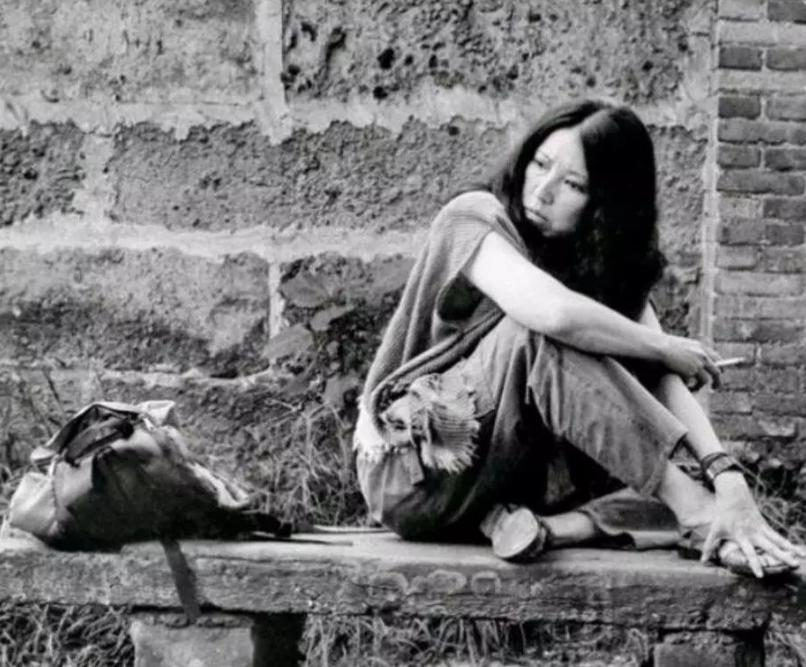 荷西去世12年，三毛自缢身亡：只要母亲同意，我可以快快乐乐去死