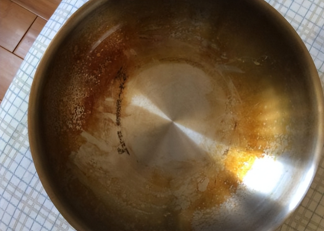 锅具脏了洗不掉怎么办,锅具发黄是什么原因