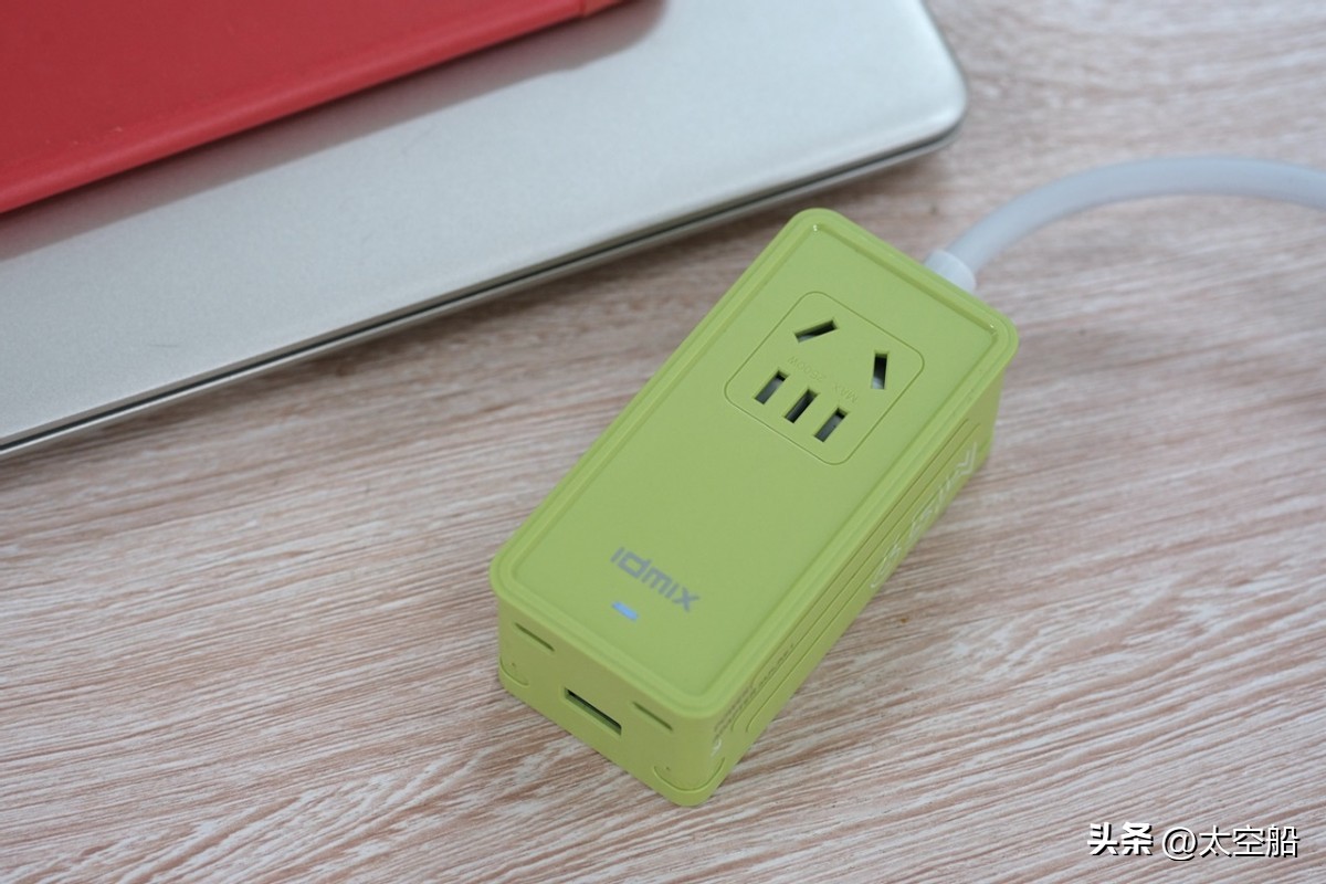 绿联氮化镓100000w智充魔盒,绿联氮化镓充电器100w智充魔盒