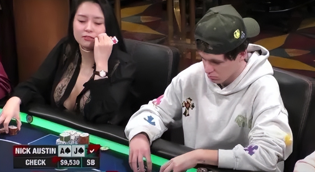 女牌手*点露**干扰对手获胜引争议，结果其实是件假胸紧身衣