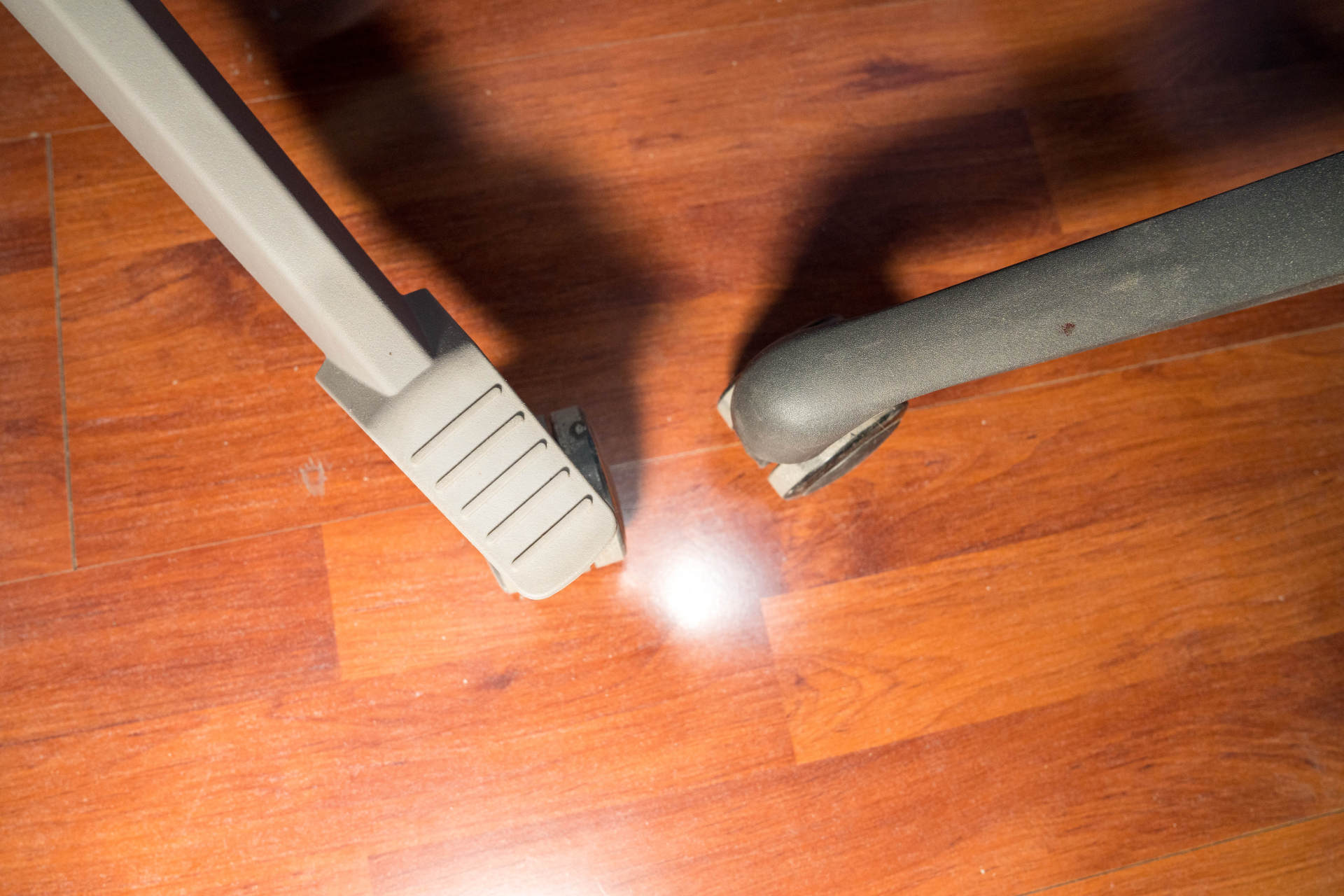 乱七八糟的电脑桌,笔记本电脑桌桌椅