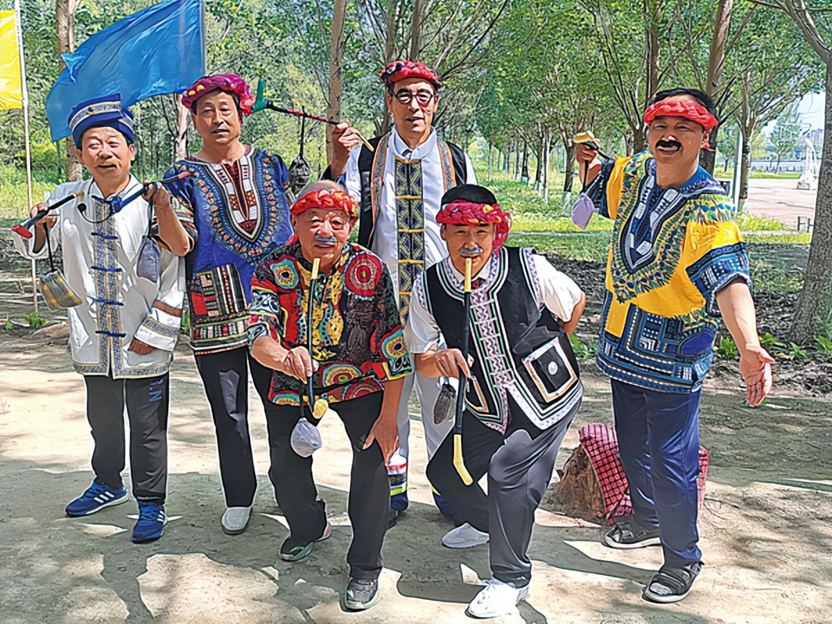 学特长、做公益、搞义演乘风湖畔“音乐林”有群文艺人