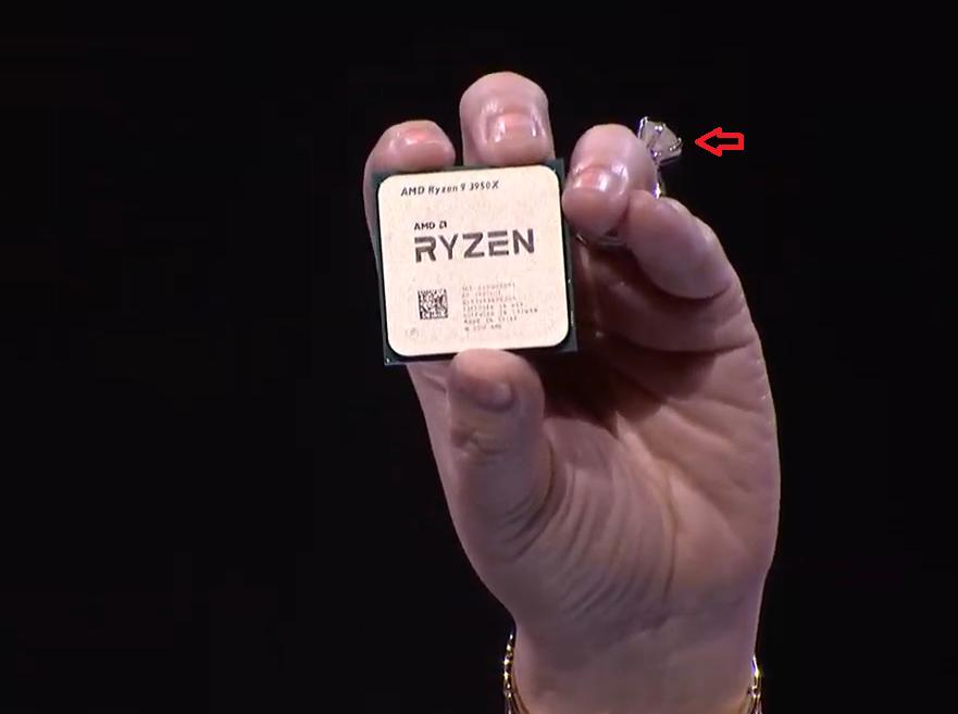 年薪4亿，她要和黄仁勋「掰手腕」