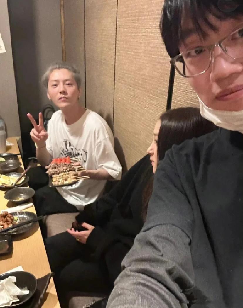 鹿晗被路人偶遇的视频,鹿晗偶遇粉丝打招呼