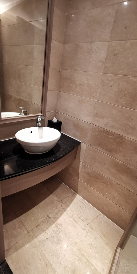 南宁鑫伟万豪酒店离南宁站多远,南宁鑫伟万豪酒店房间内容