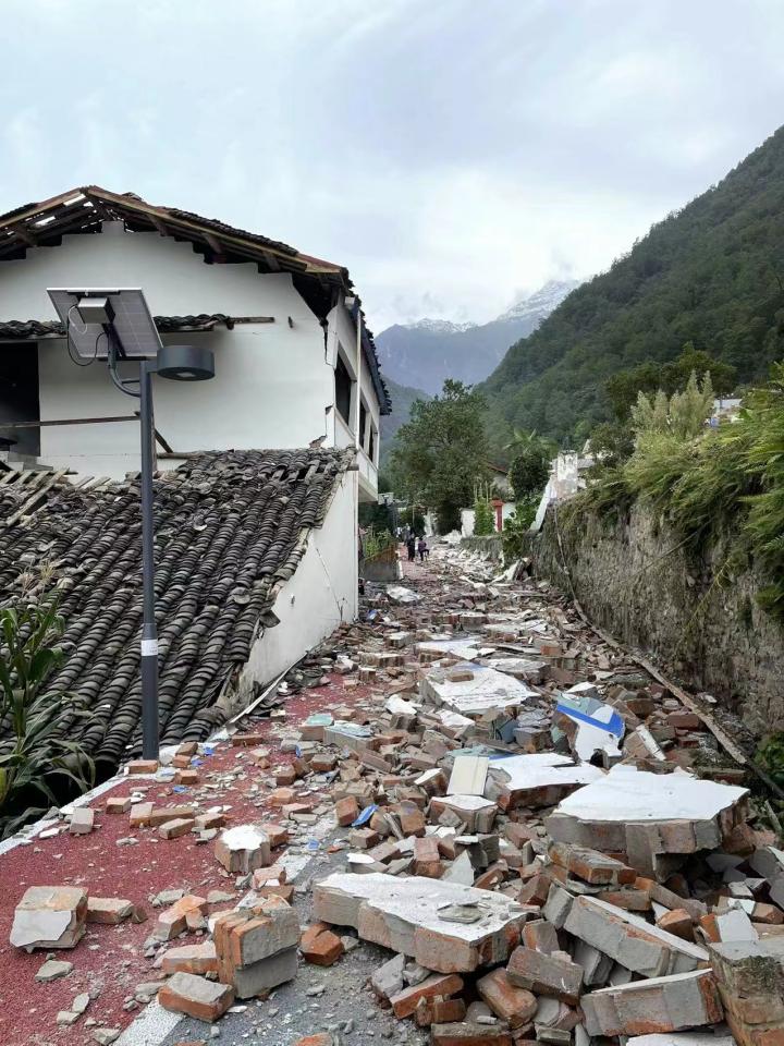 震中海螺沟景区：游客少是万幸