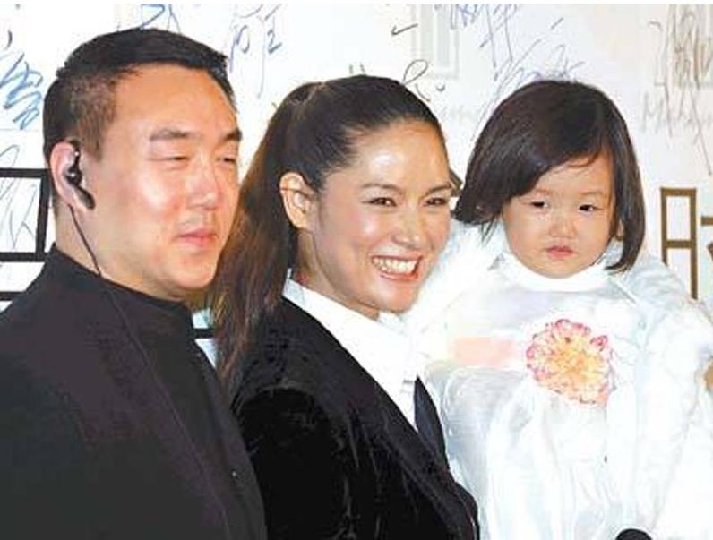 惨遭婚内出轨后，她成了身家过亿的富婆，如今前夫患病，小三瘫痪