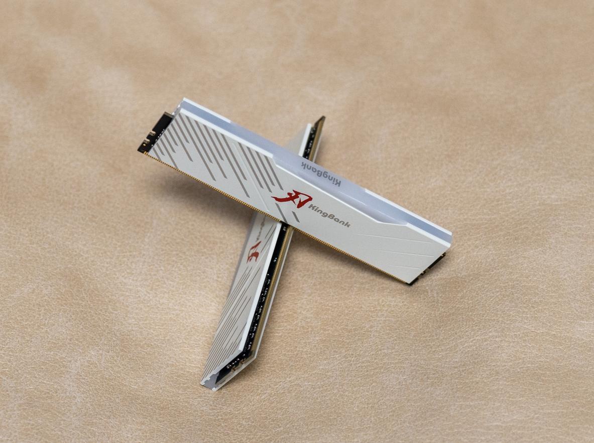 平民法拉利再升级，金百达刃3600CJRRGB内存测评