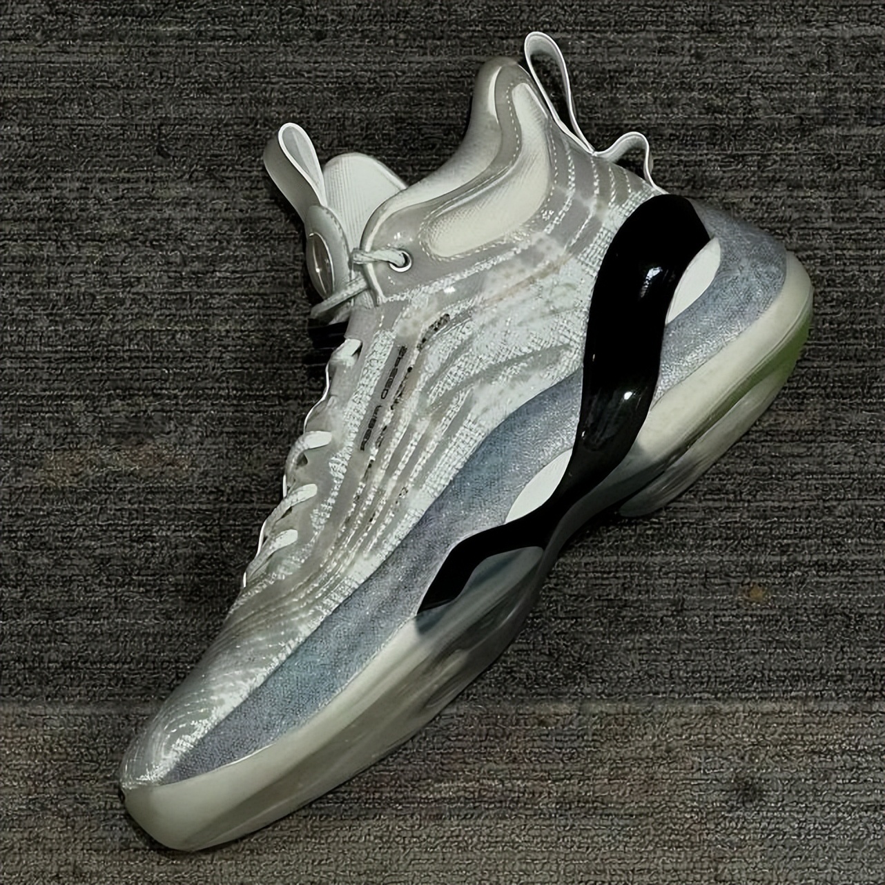 全美直播！维金斯一身匹克汤普森良心代言人国产两大品牌赚翻了