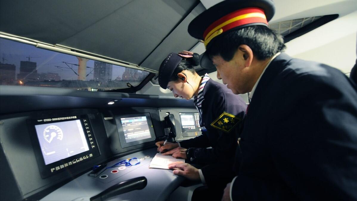 一天工作4小时高铁司机,上班四个小时高铁司机月薪有多少