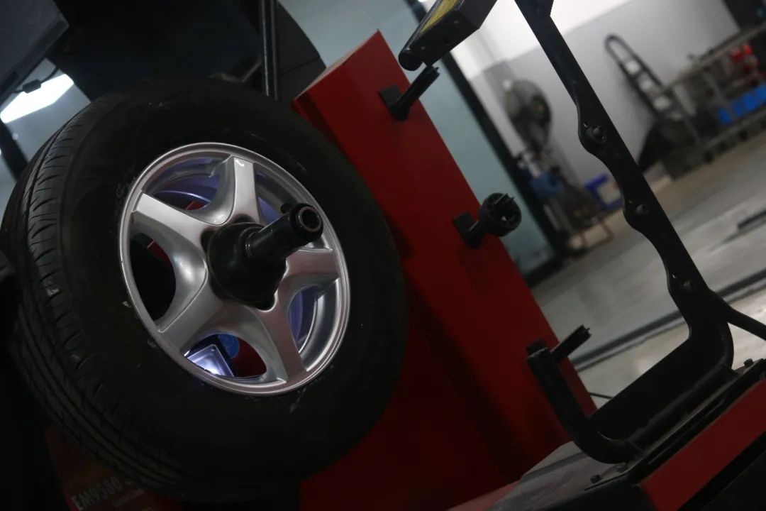 12款经典gl8车身翻新,怪兽修车老车翻新