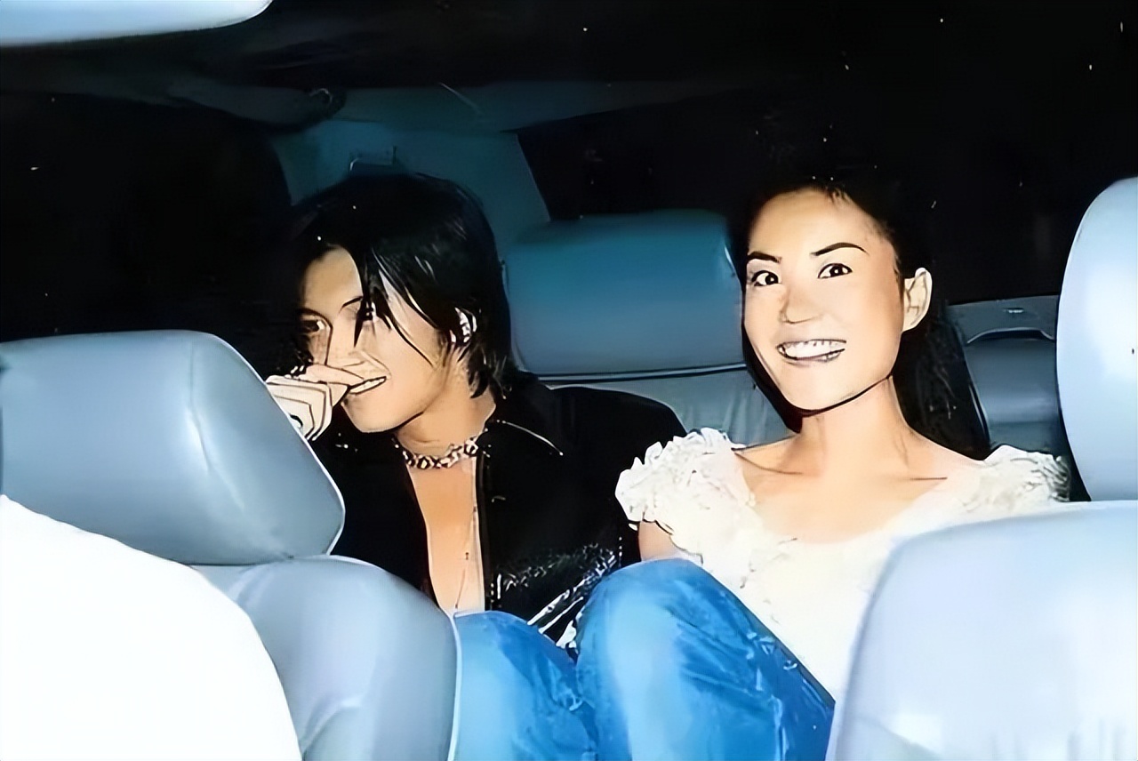 谢霆锋和王菲机场牵手完整版,王菲谢霆锋牵手张柏芝什么感受