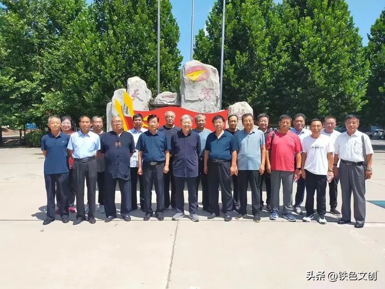 邢台铁道兵部分老战友举行庆八一活动：风雨同舟兵心依旧