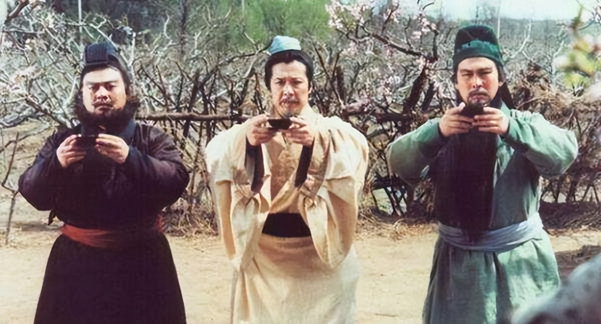 老三国关羽不服黄忠封五虎将,关羽不服黄忠封五虎将原视频