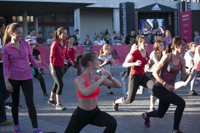 运动品牌广告女,知名运动品牌广告