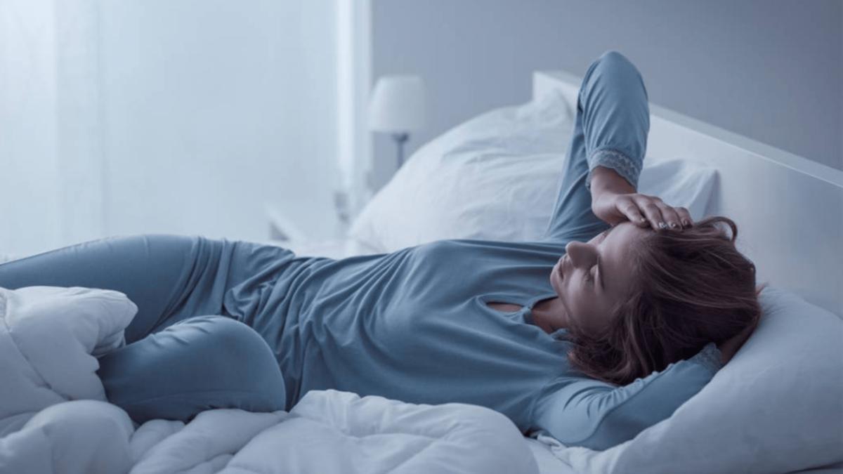 老人睡觉起得迟是好事吗,老人睡得晚起得早有什么危害吗