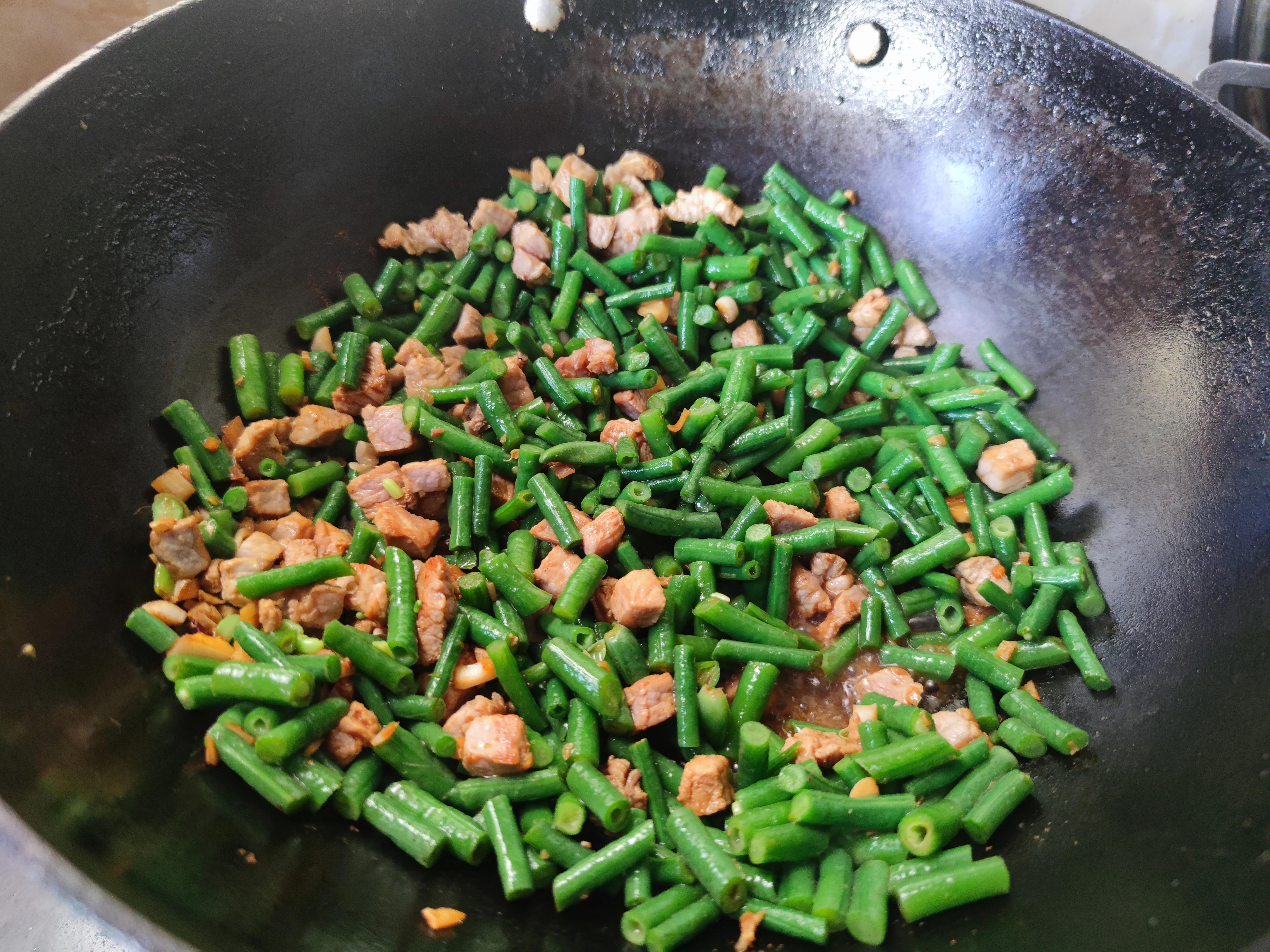 明日七月初一，提醒中老年：4样上桌，驱霉纳吉，诸事顺遂平安过