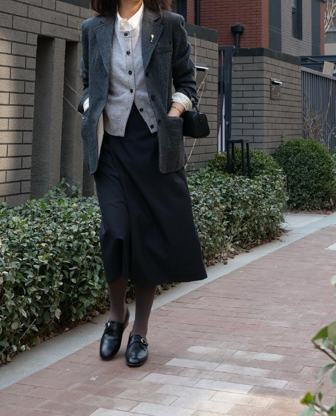 西装半身裙怎么穿显年轻活力,西装半身裙怎么穿更好看