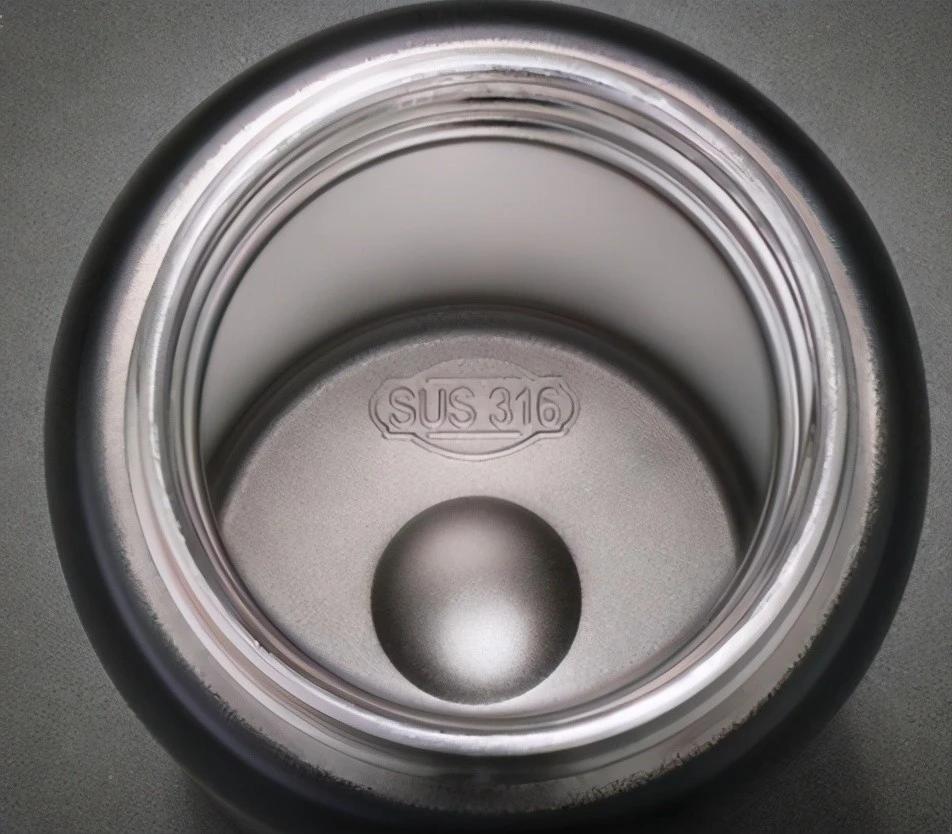 不锈钢保温杯温水进去毒水出来,央视爆料保温杯热水变毒水