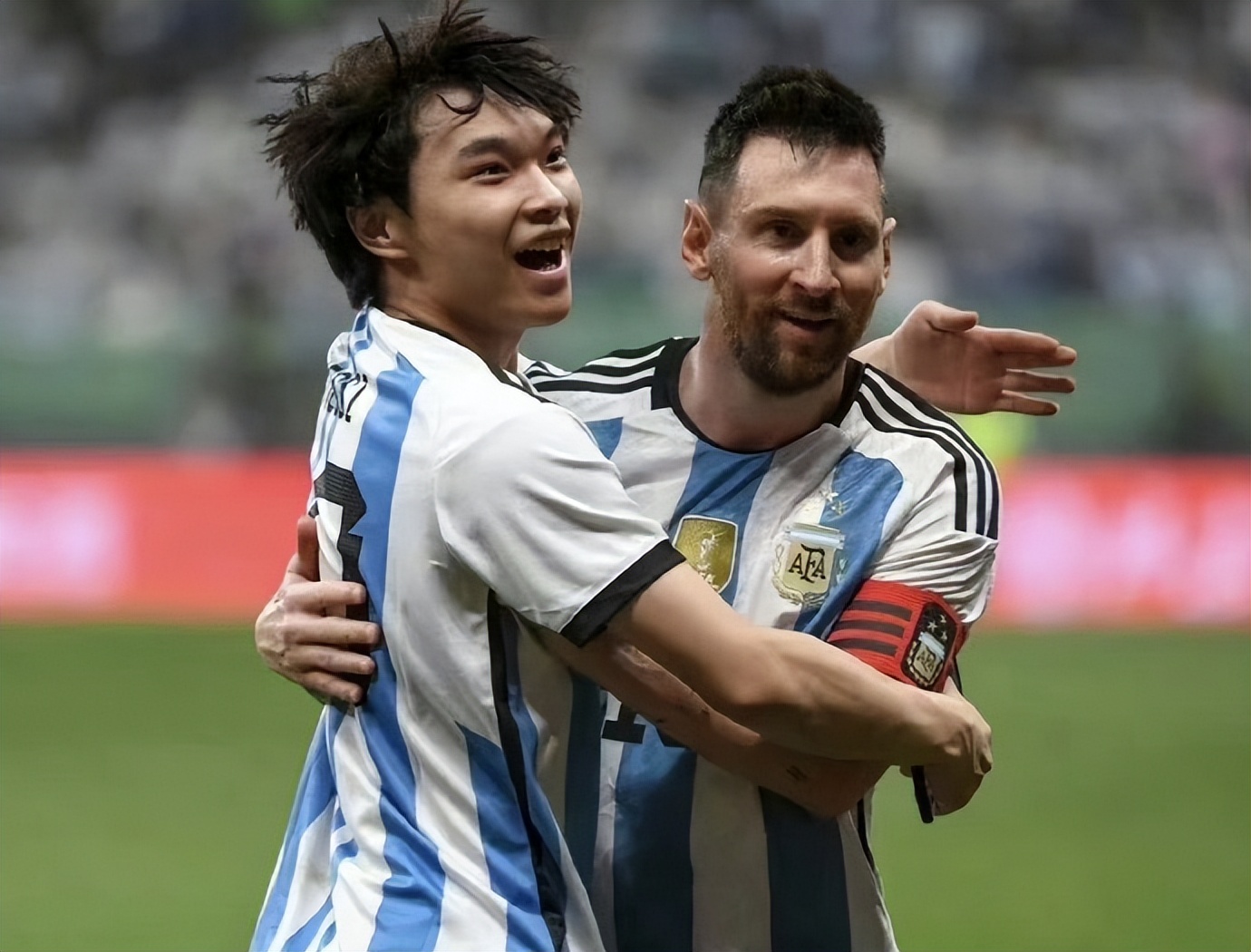 冲进球场的球迷警方通报,球迷冲进球场拥抱梅西处理结果