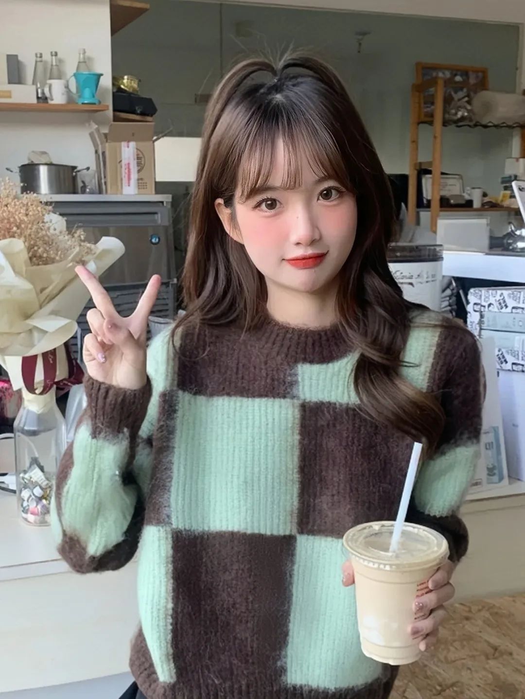 今年别再披头散发了三款减龄发型,秋冬季更适合有氛围感的发型