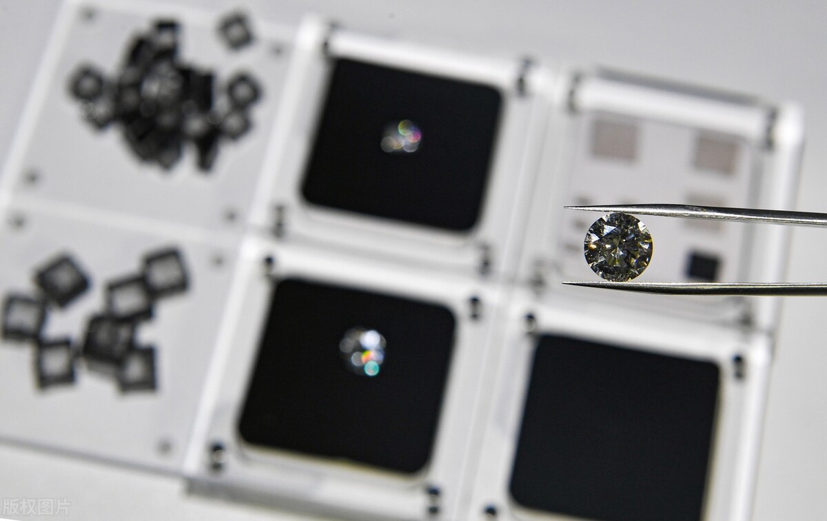 人造钻石破坏了钻石市场,现在的人造钻石能以假乱真