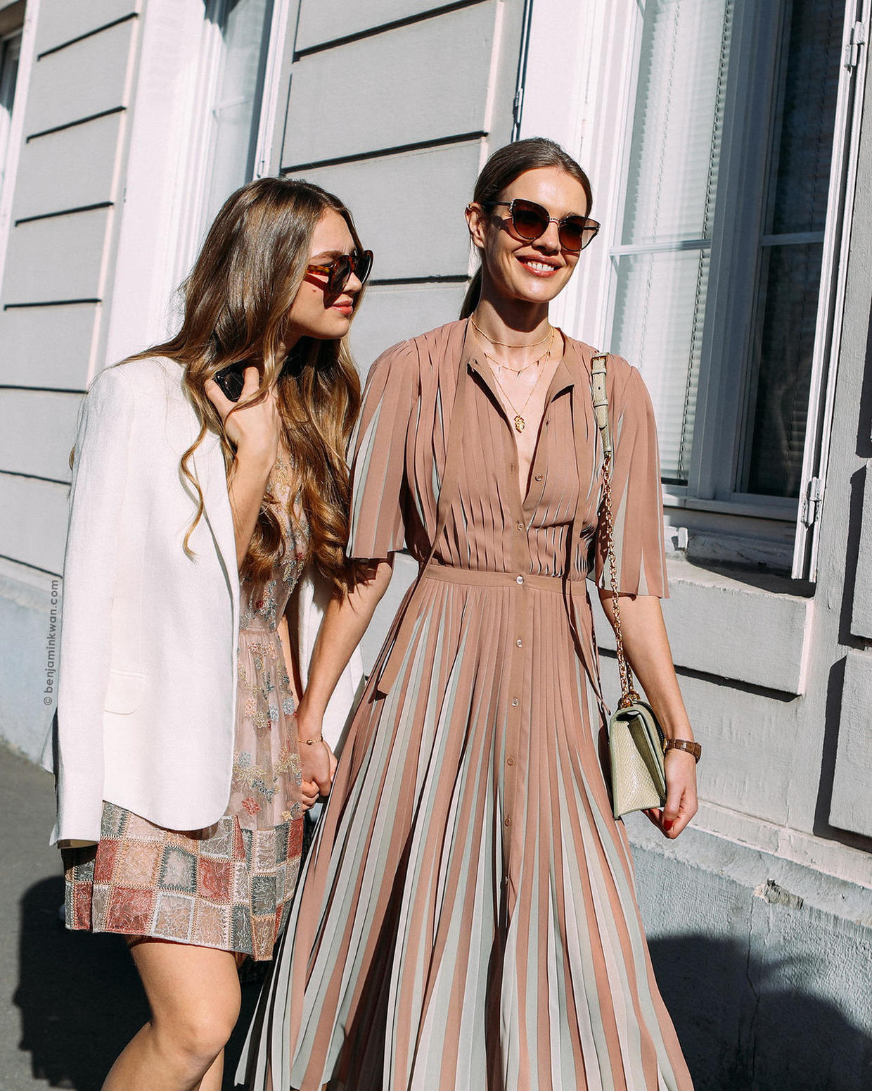 天降壕姐！LV太子妃通过测DNA找到失散多年亲妹，带她巴黎豪华游