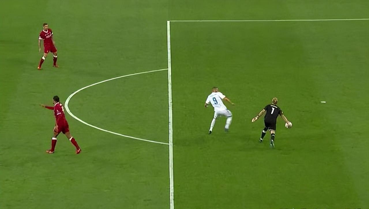 谁是下一位？四大门将见了他都失误，门将：不怪我，都怪本泽马