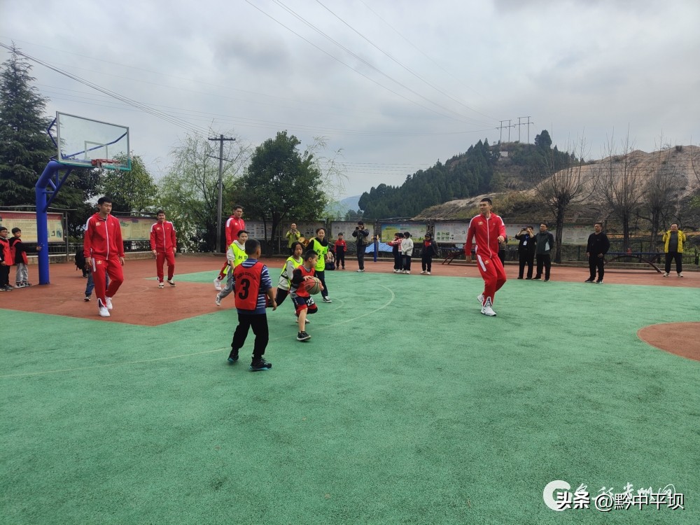 梦想接力！贵州三人篮球队赴台盘乡开展公益活动