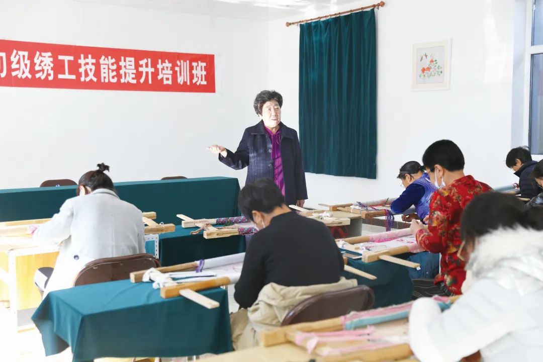 草原绣娘歌曲,草原绣娘