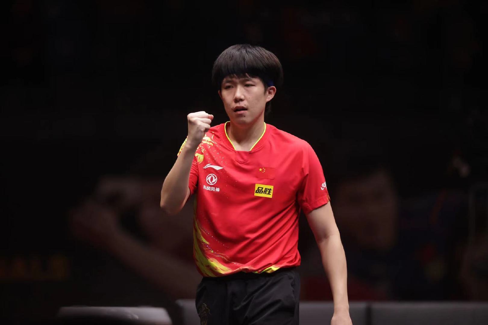 王楚钦霸气拿下决胜局釜山,王楚钦赢球放歌