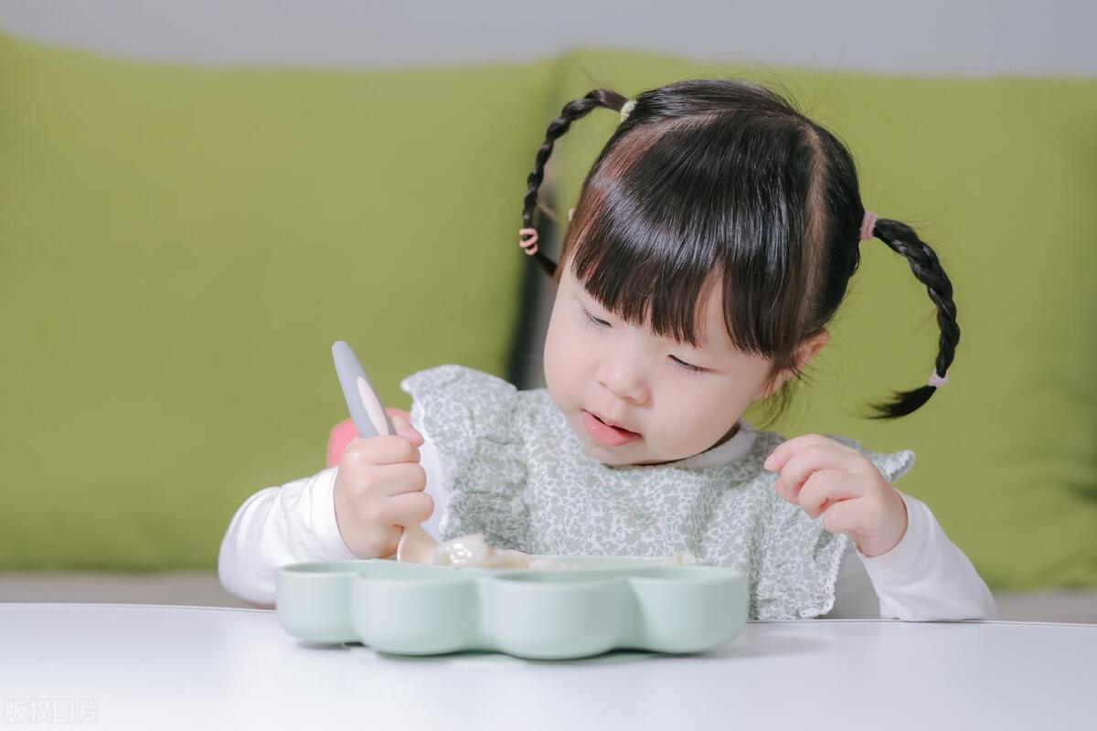 宝宝2岁了还可以吃母乳吗,宝宝两岁可以吃大人饭了吗