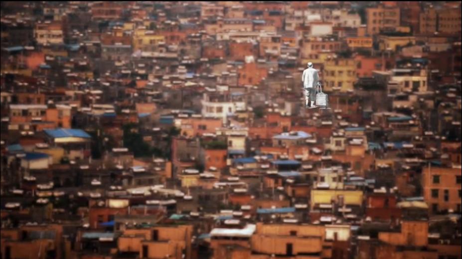 64岁老人北漂11年，掏马桶、摆地摊、做保洁，攒300万为儿买婚房