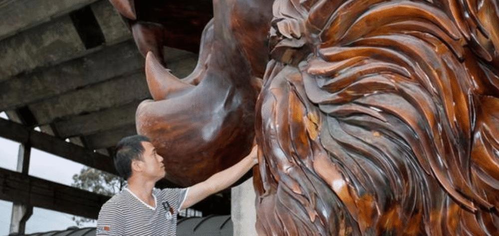 广西一男子雕出15米雄狮，出价300万都不卖，如今闲置无人问津