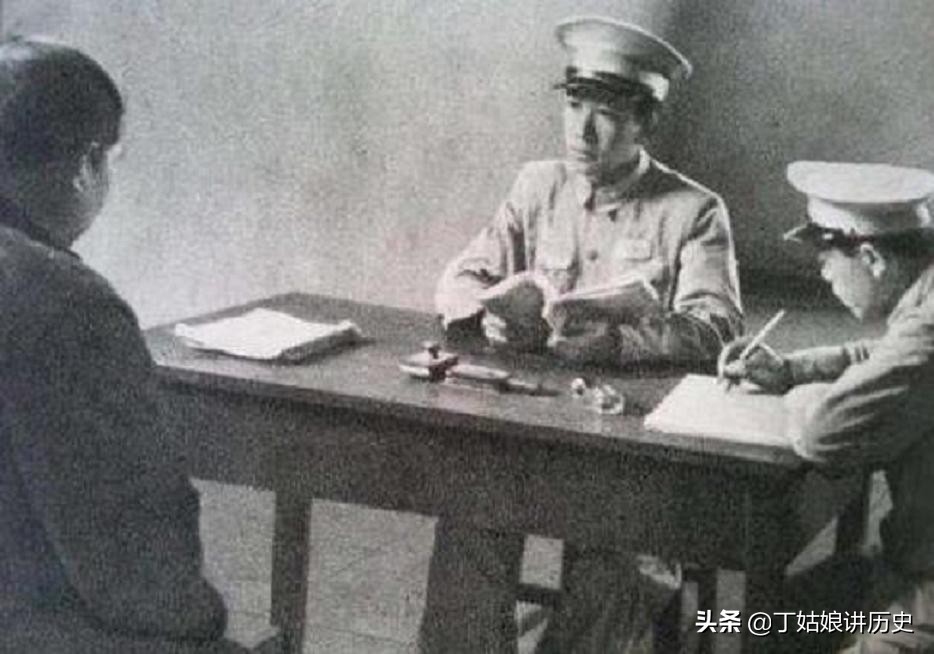 1950年，山东一管制犯被告知：你的代号是奥克斯，中央领导要见你