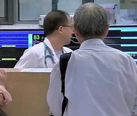 老伴老年痴呆的感人故事,老人脑梗感人故事