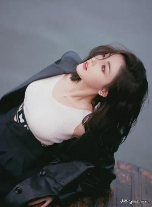 花开半夏如诗如画的下一句,花开半夏如诗如画完整版