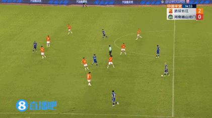 多拉多冲撞主裁染红,多拉多撞翻裁判完整